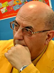 روشنفكران جهان‌سومي بار احزاب، سندیکاها و اتحادیه‌ها را بر دوش مي‌كشند