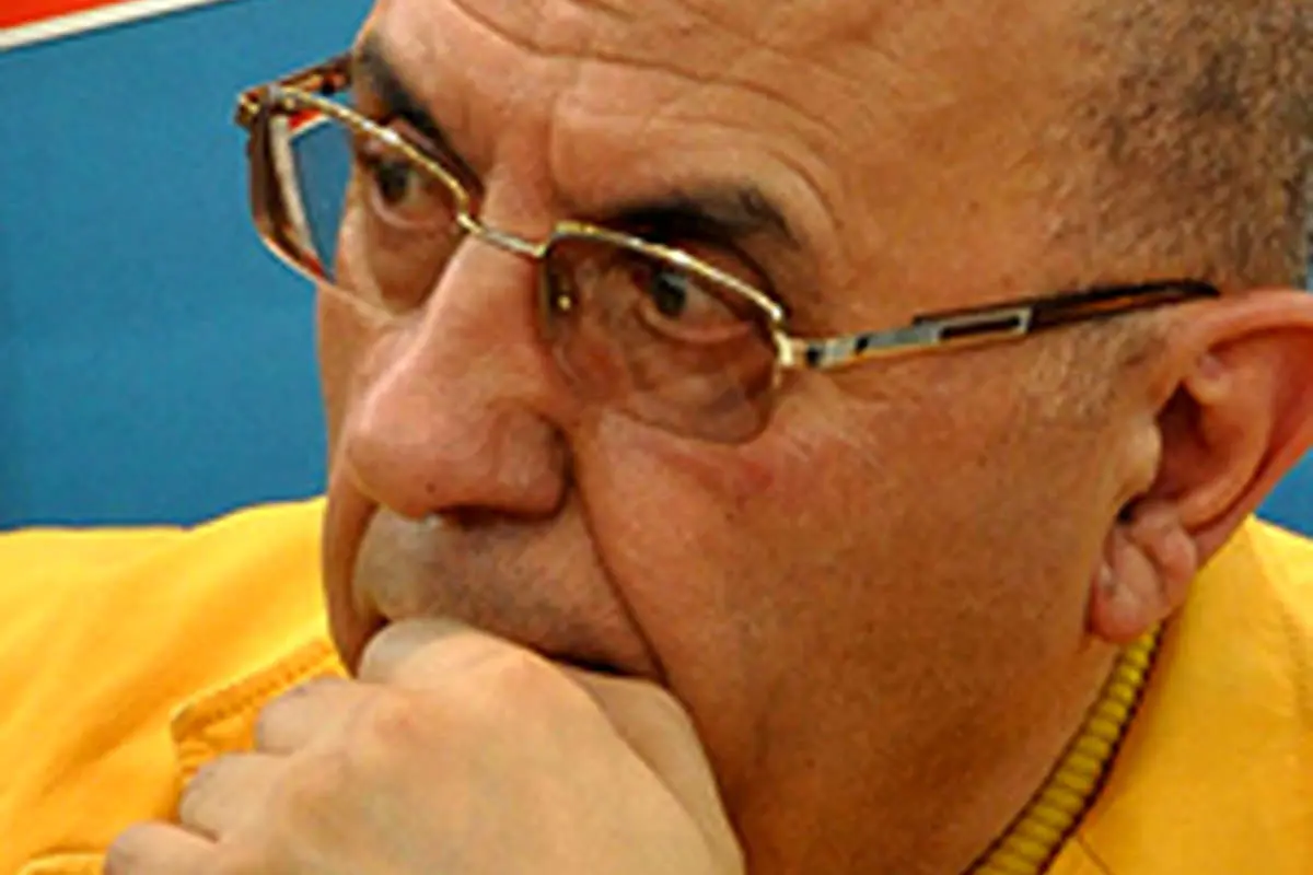 روشنفكران جهانسومي بار احزاب، سندیکاها و اتحادیهها را بر دوش ميكشند