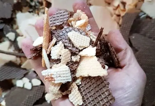حراج کیک و ویفر فاسد در مشهد!