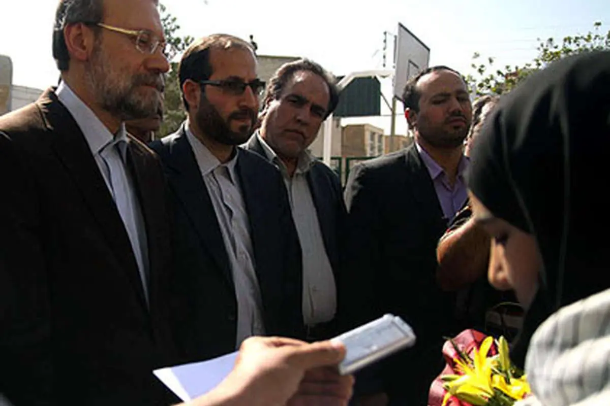 عکس> علیلاریجانی سر کلاس