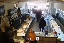 ببینید؛ حمله وحشیانه به یک طلافروشی