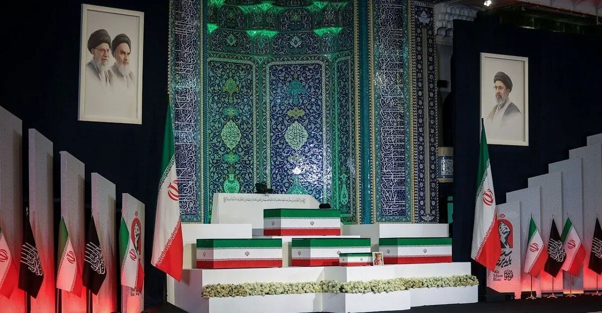 اقامه نماز بر پیکر شهیده زهرا محمدی گلپایگانی نوه ۱۴ ماهه رهبر شهید