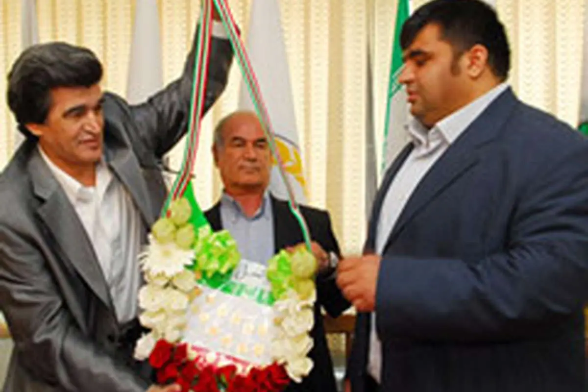 عكسهايي كه ادعاي رضازاده را رد ميكند