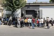 ببینید؛ اعتراض به صادر نشدن ویزاها مقابل سفارت آلمان در تهران