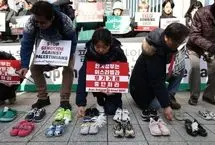 ببینید؛ تظاهرکنندگان کره‌ای تصویر نتانیاهو را با کفش هدف قرار دادند