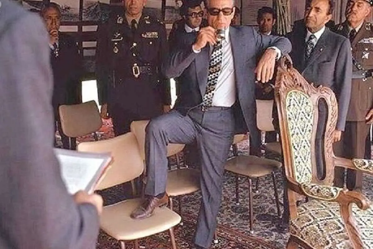 شاه گفت به انگلیسی‌ها بگو که جرائد ما، پدر شما را در می‌آورند