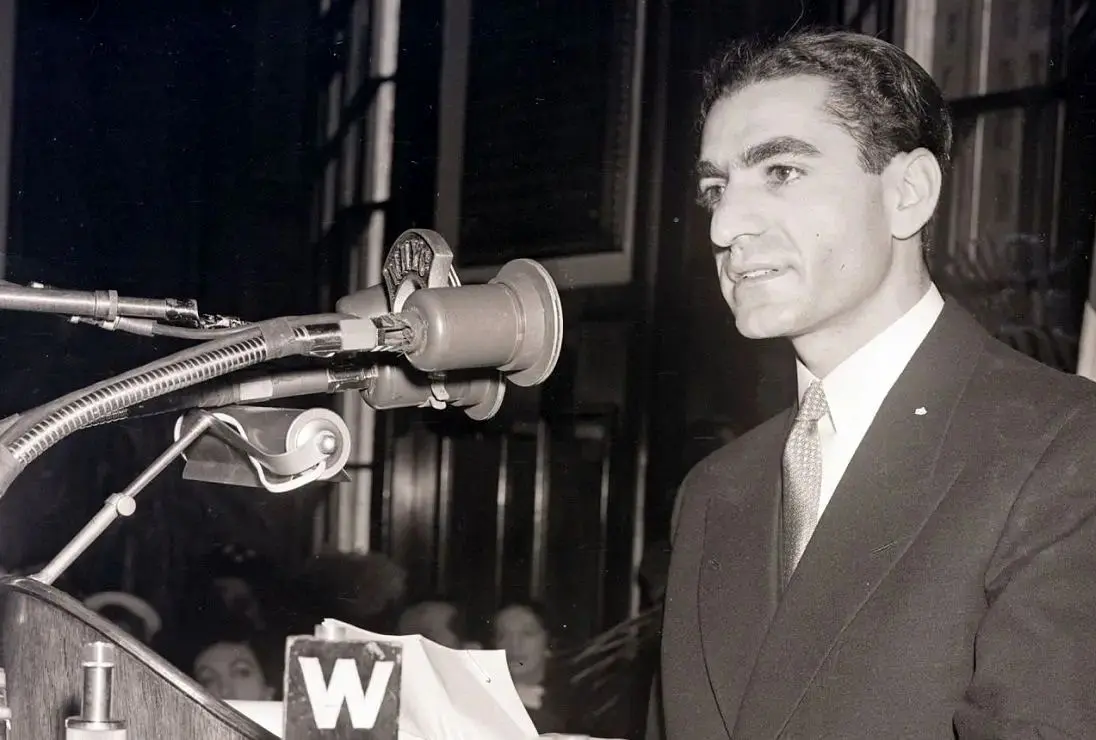 لحظه بازگشت «محمدرضا پهلوی» به تهران بعد کودتای 28 مرداد 1332 