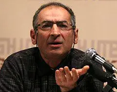 صادق زیباکلام: می‌خواستند مرا مورد ضرب و شتم قرار دهند