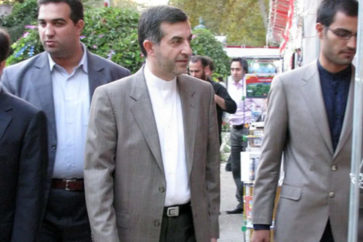 عکس>مشایی در نمایشگاه عكس لیلا اوتادی