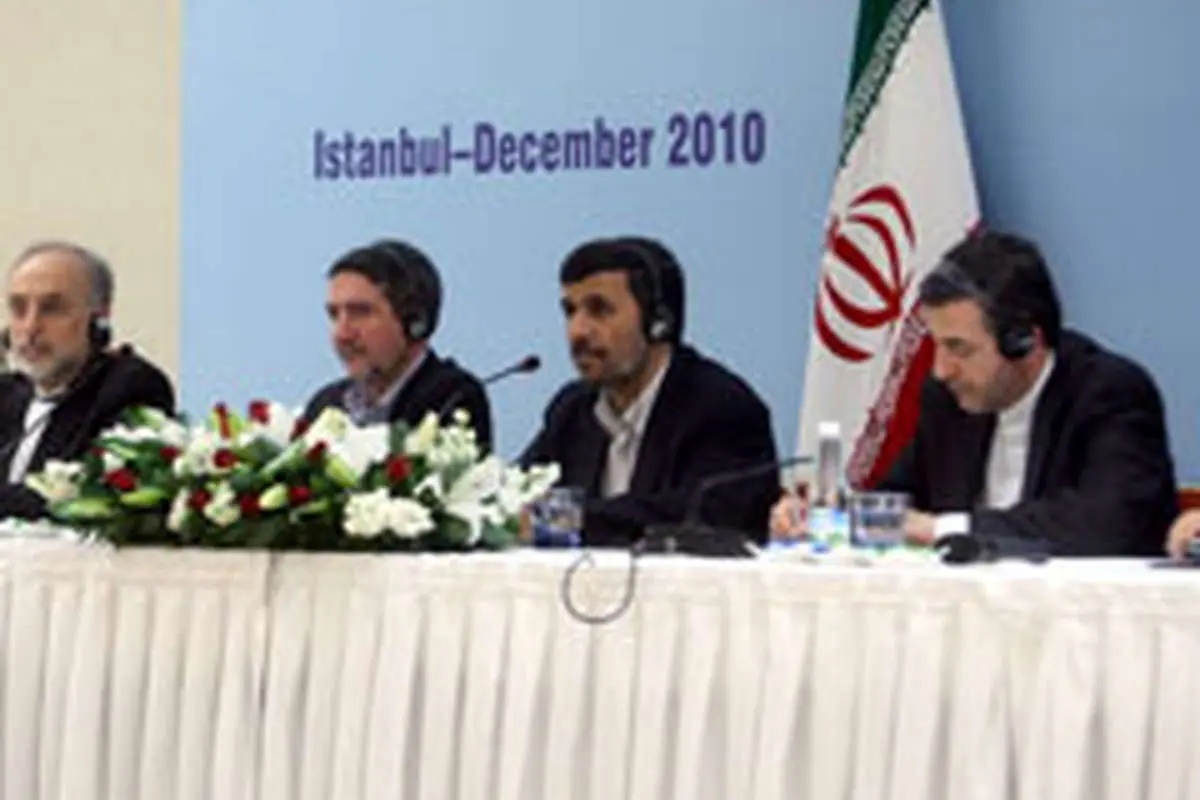 مشایی در گوش احمدینژاد درباره متکی چهگفت؟