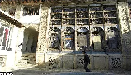 تبدیل یک خانه تاریخی در شیراز به کارگاه تولید تشک