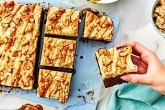 طرز تهیه کیک اسنیکرز؛ کیک شکلاتی خاص 

