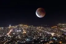 قابی تماشایی از ماه خونین آسمان تهران