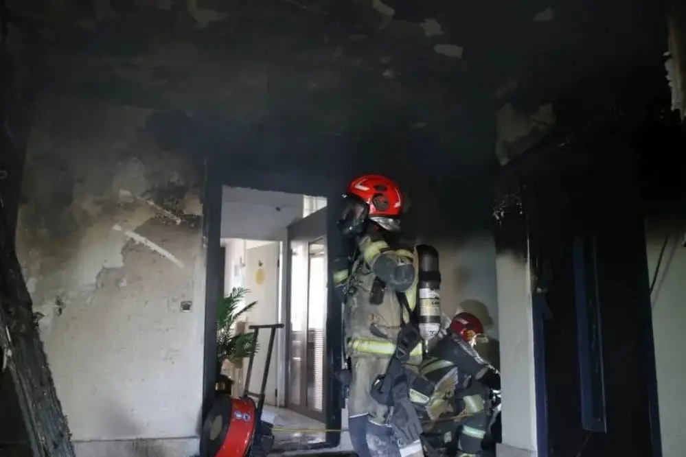 آتش‌سوزی در ساختمان ۱۲ طبقه ستارخان/ ۳ نفر مصدوم و ۱۵ نفر نجات یافتند