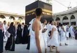 زائر عمره در کعبه دچار حالت جنون شد
