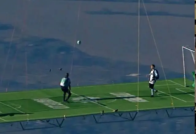 اولین مسابقه فوتبال زیر بالن و در ارتفاع ۱۸۰۰ متری!