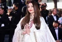 ببینید؛ آیشواریا رای در جشنواره کن با لباس سنتی ظاهر شد