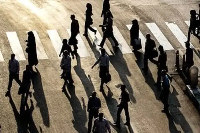 زندگی زیر سایه جنگ؛ از نگاه چه کسی می‌گوییم همه چیز عادی است؟