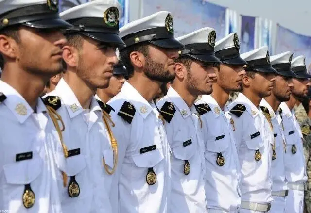 بازگشت هوایی ۲۳۸ عضو نیروی دریایی ایران از سریلانکا 
