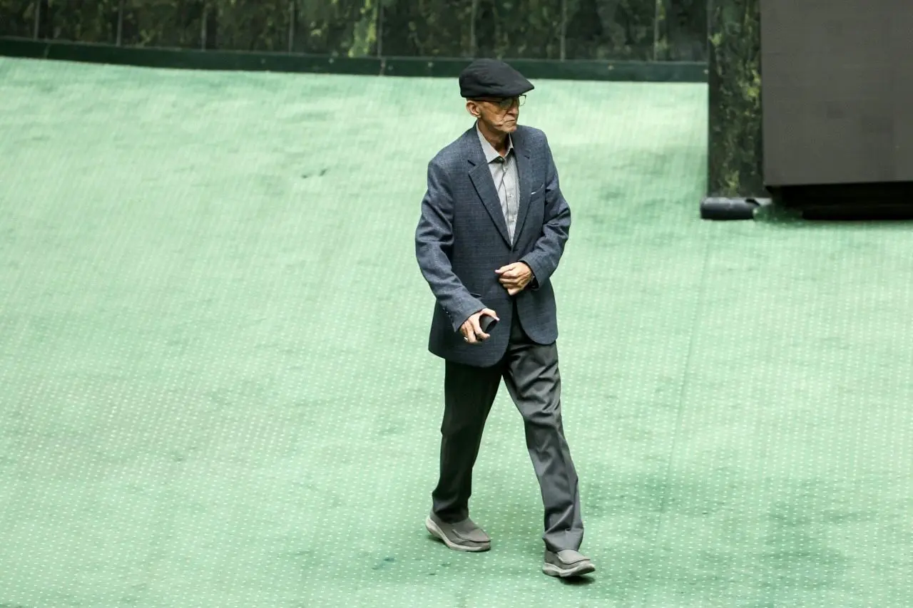 تصاویر؛ حاشیه‌هایی از صحن علنی مجلس