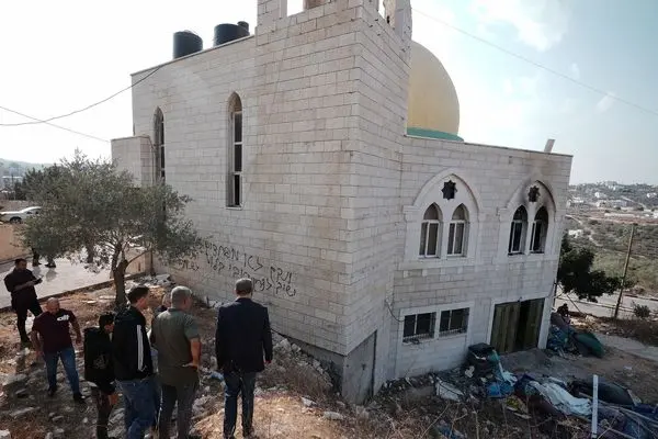 آتش‌زدن یک مسجد در کرانه باختری توسط شهرک‌نشینان