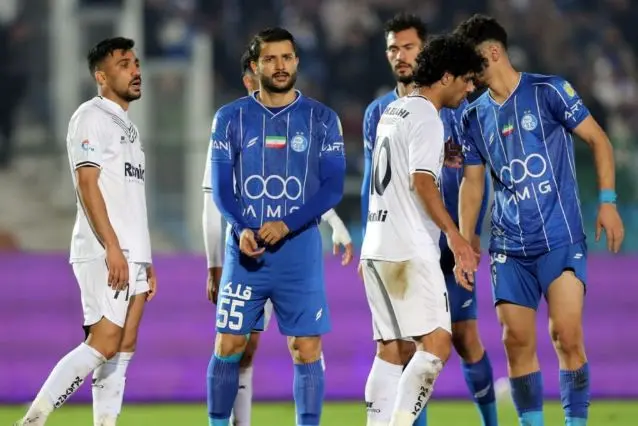 ابهام در خط دفاع استقلال مقابل المحرق