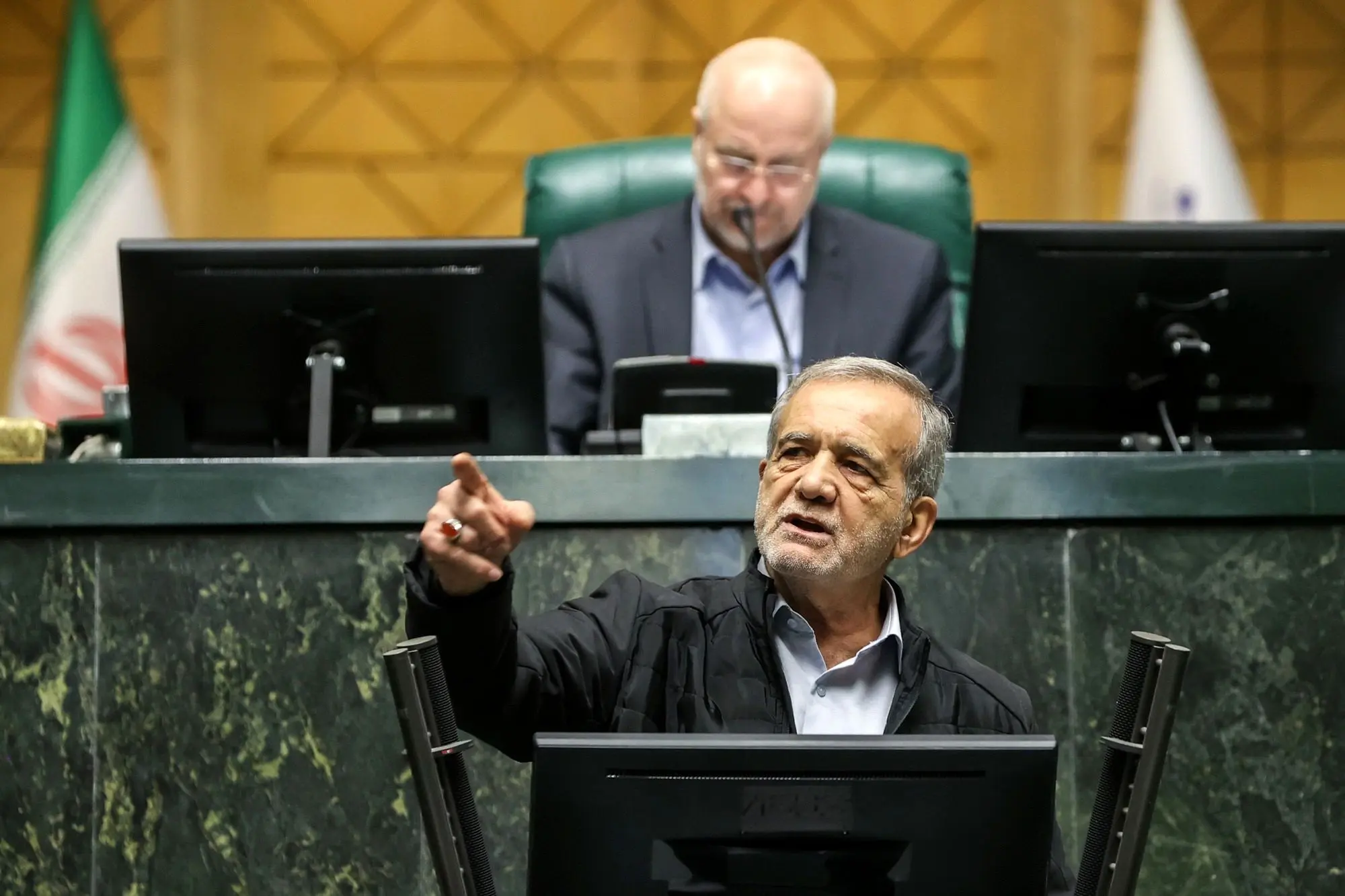 پزشکیان: ما نمی‌توانیم حکومت کنیم ولی مردم گرسنه باشند/ باید معیشت مردم را حل کنیم

