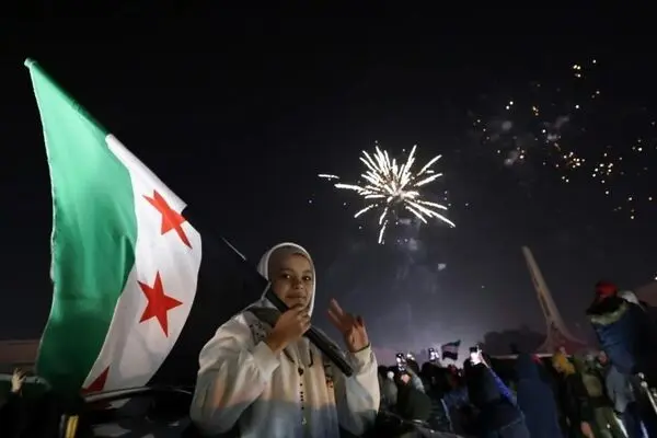 جشن و شادی در دمشق پس از اعلام انحلال «قسد»