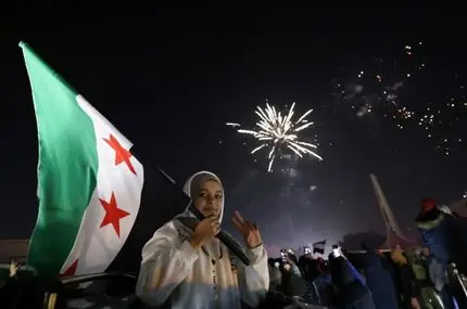 جشن و شادی در دمشق پس از اعلام انحلال «قسد»
