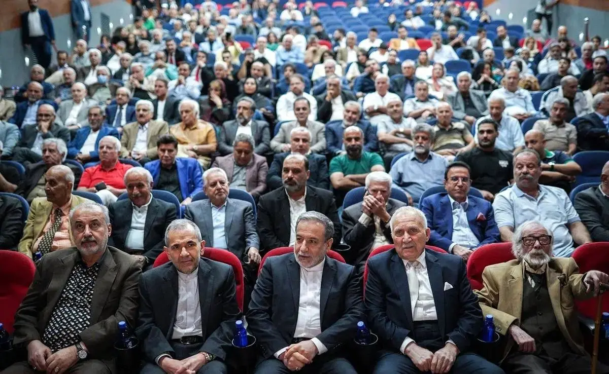 انتقاد مجری شبکه خبر و حمید درخشان از پخش آهنگ «باز منو کاشتی رفتی» 