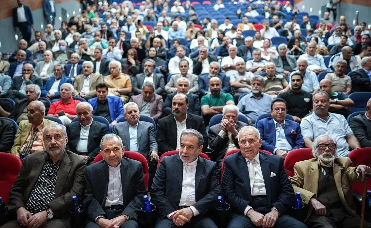 انتقاد مجری شبکه خبر و حمید درخشان از پخش آهنگ «باز منو کاشتی رفتی» 
