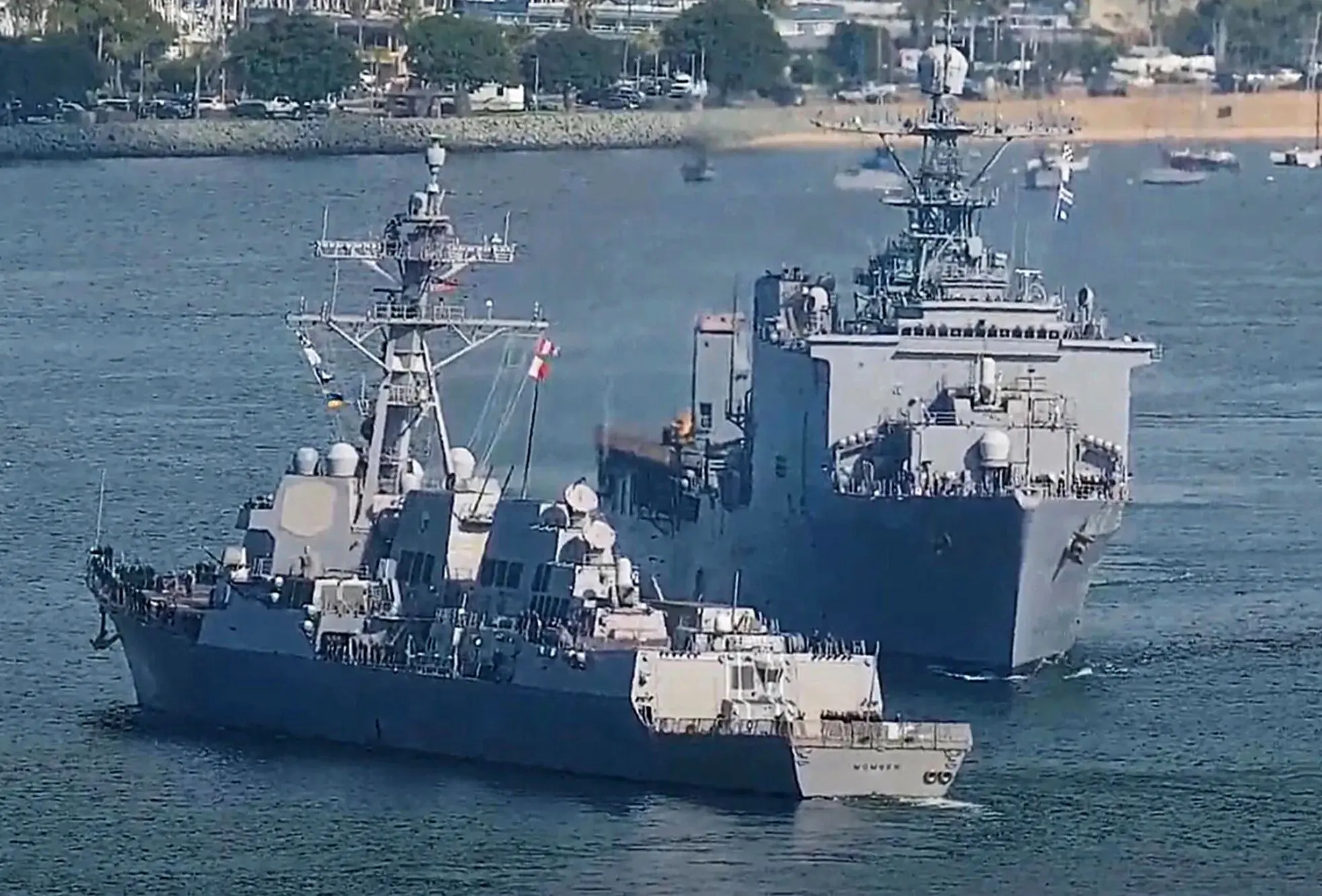 لحظه تصادف دو ناو ارتش آمریکا