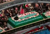 خودروی حمل پیکر رهبر شهید در مسیر پیاده‌روی اربعین