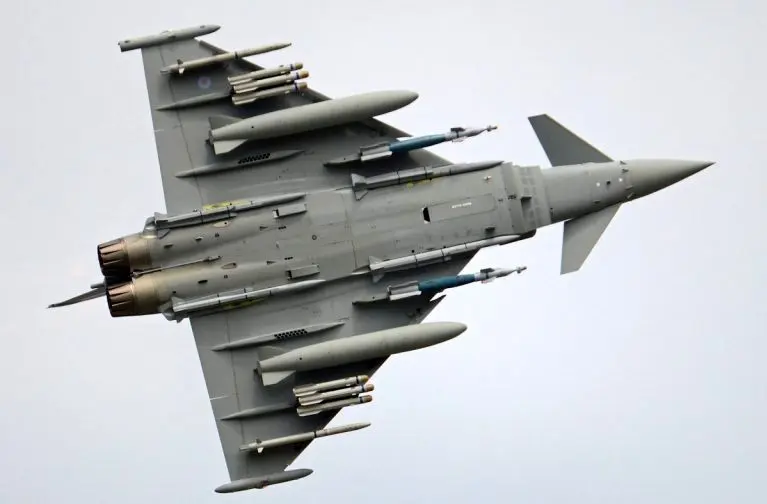 جنگنده‌ای که می‌تواند یک میلیون ساعت در آسمان بماند