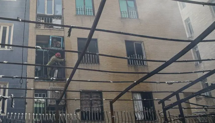 آتش‌سوزی مهیب در اکباتان تهران؛ 32 نفر مصدوم شدند