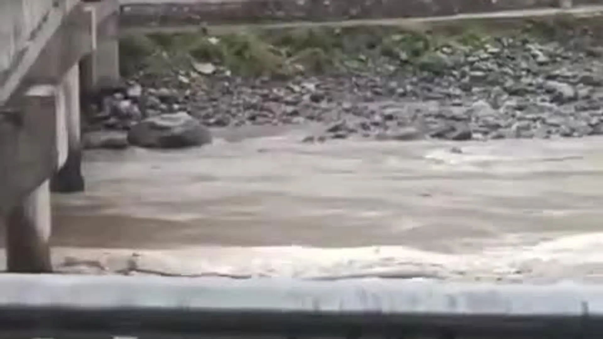 ببینید؛  سیلاب در چین یک روستا را با خود برد