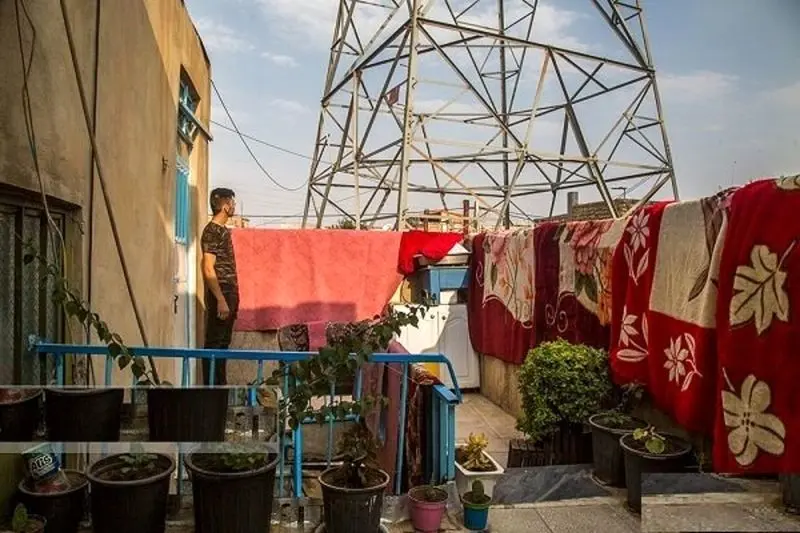 خانه کنار دکل برق فشار قوی