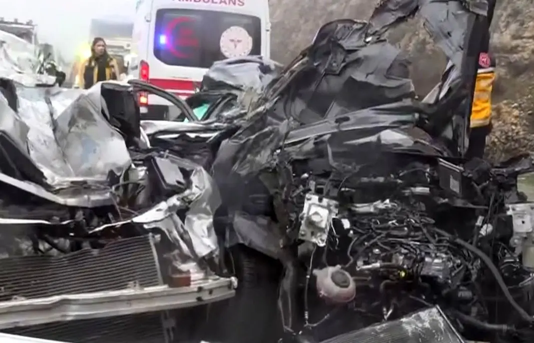 تصادف زنجیره‌ای در ترکیه با 12 کشته و زخمی