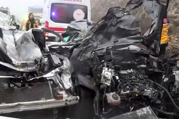 تصادف زنجیره‌ای در ترکیه با 12 کشته و زخمی