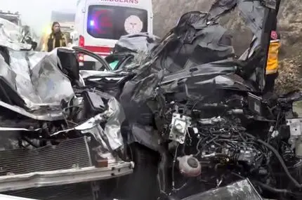 تصادف زنجیره‌ای در ترکیه با 12 کشته و زخمی