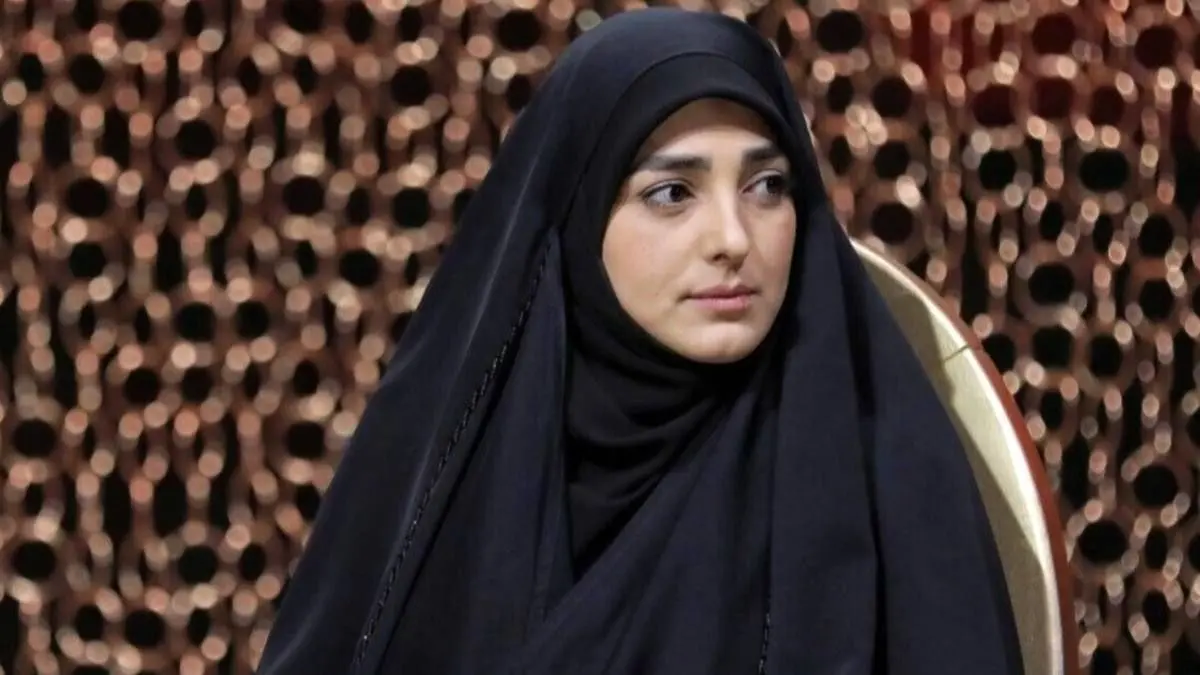  موتورسواری خانم مجری تلویزیون با پسرش در تهران 