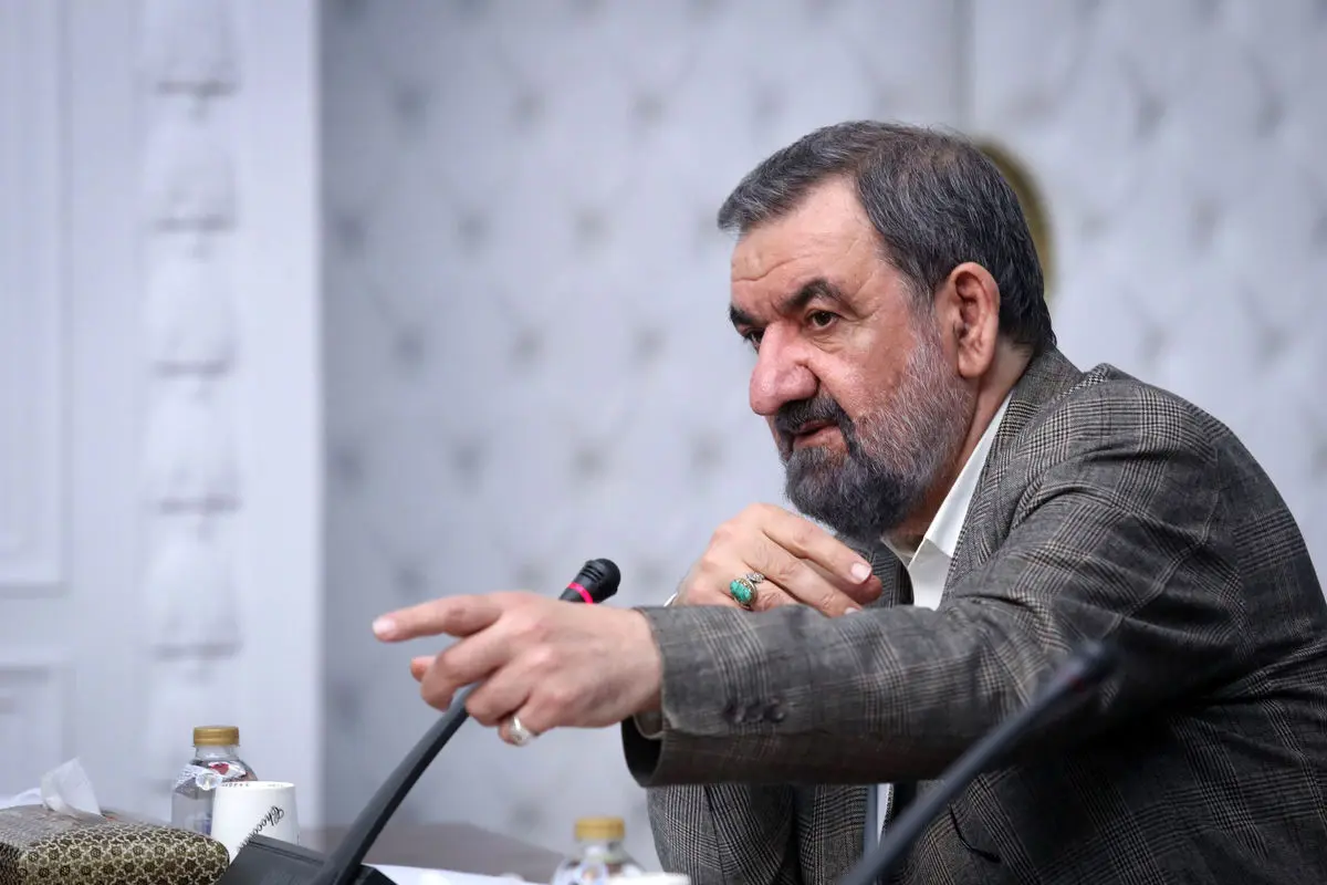 محسن رضایی هشدار داد: در دفاع از کشورمان لحظه‌ای درنگ نمی‌کنیم 
