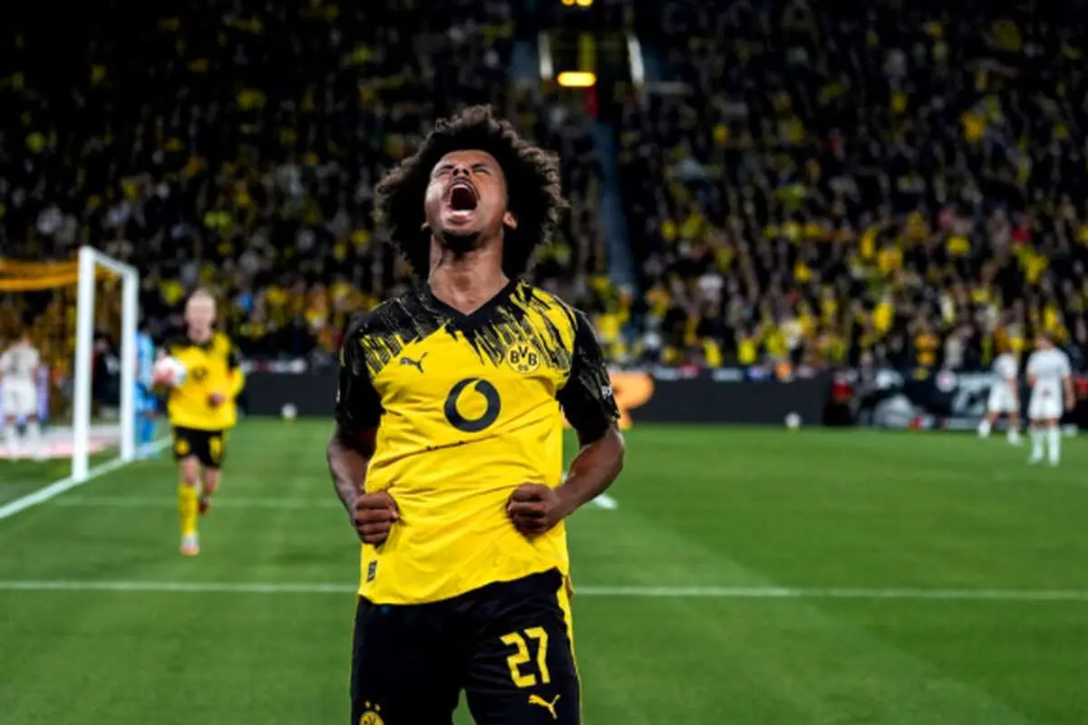 حمل سلاح ممنوعه کار دست فوتبالیست مشهور داد