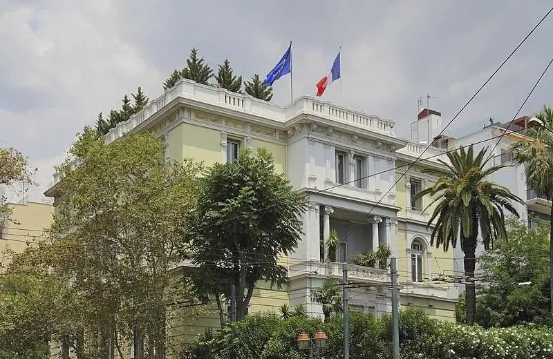 سفارت فرانسه در ایران: استقرار تجهیزات آمریکایی در پایگاه‌های ما در خاورمیانه نادرست است