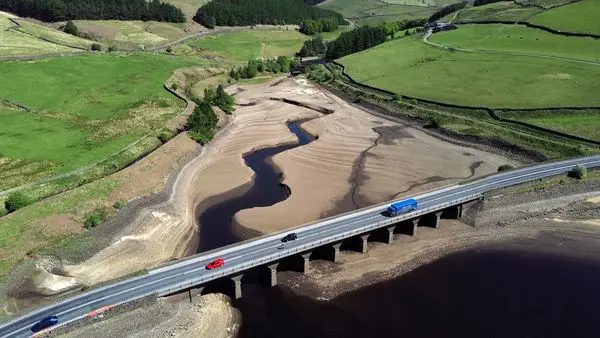 پُِر کردن استخر در انگلیس ممنوع می‌شود