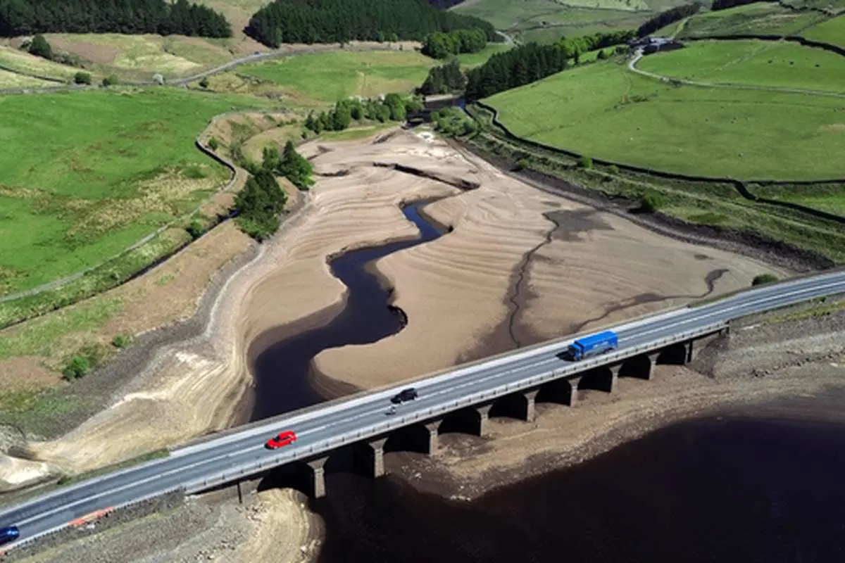 پُِر کردن استخر در انگلیس ممنوع می‌شود