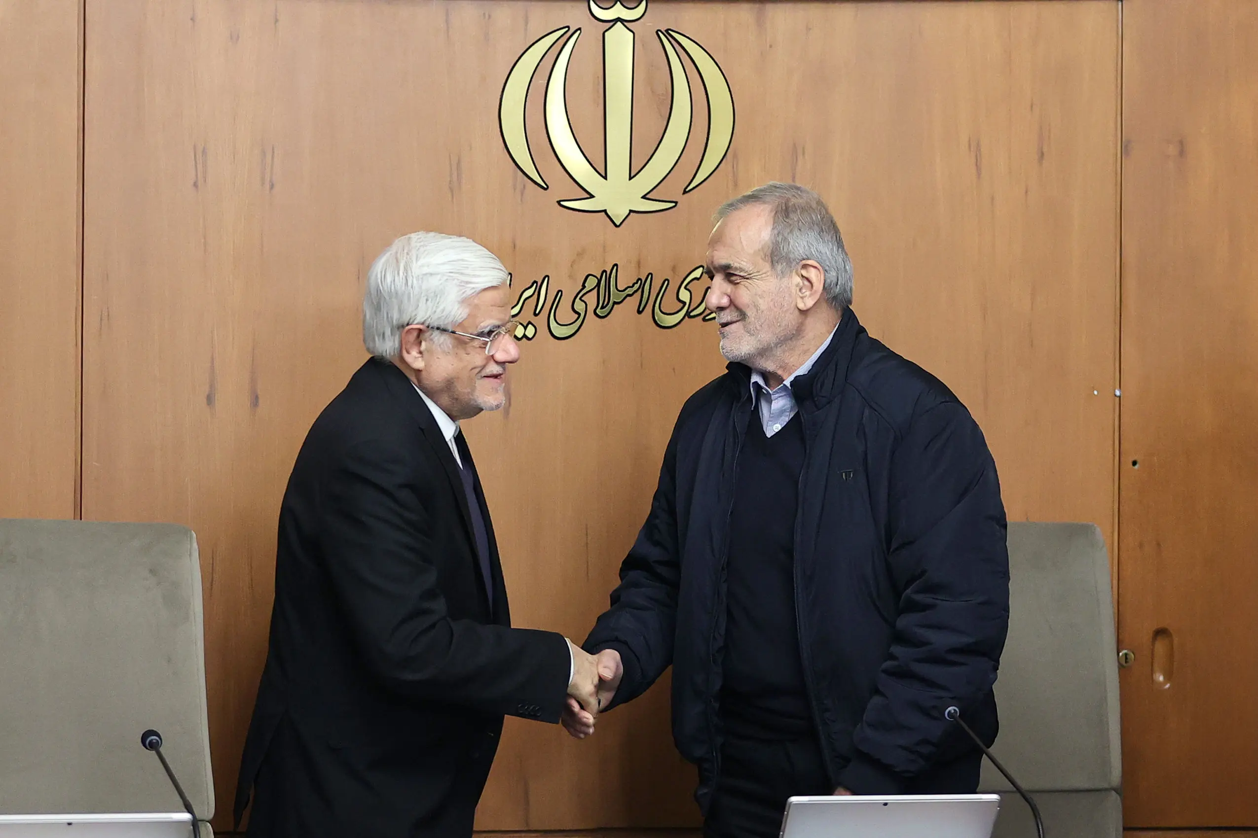 عارف استعفا کرد اما پذیرفته نشد!
