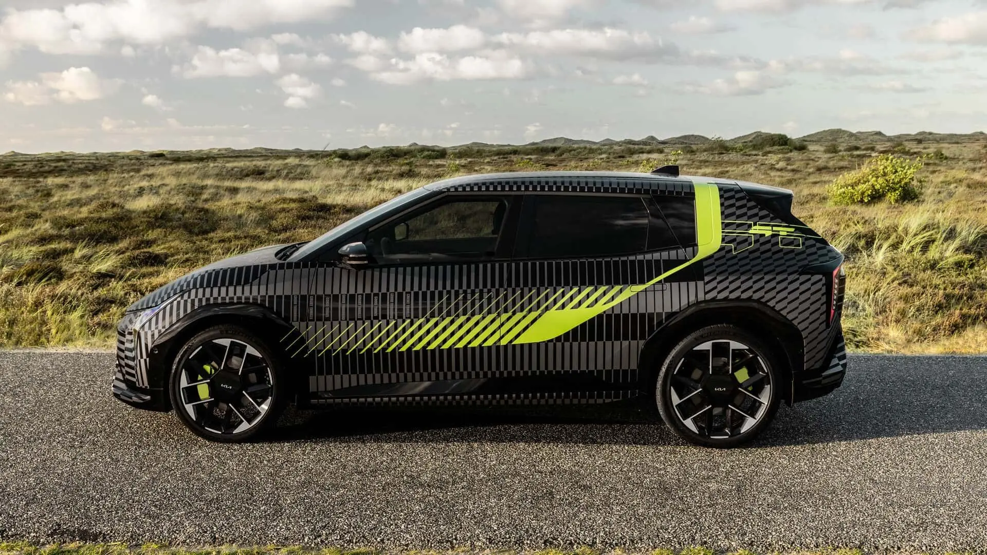 اولین نگاه به کیا EV4 GT؛ اسپرت‌ترین کراس‌اور الکتریکی ۲۰۲۶