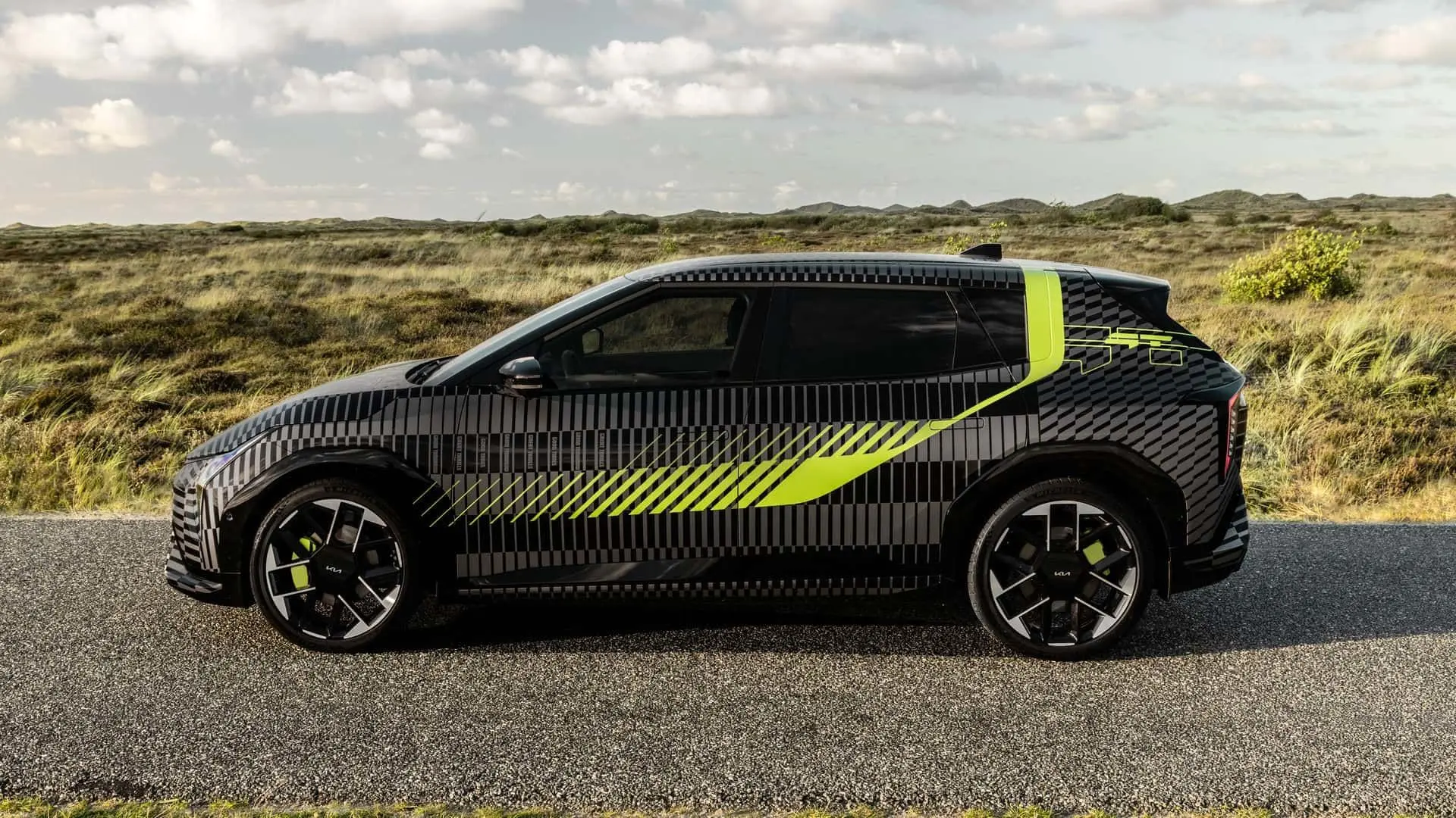 اولین نگاه به کیا EV4 GT؛ اسپرت‌ترین کراس‌اور الکتریکی ۲۰۲۶