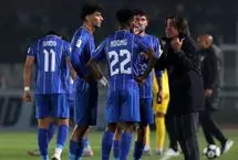 هواداران عصبانی با بطری استقلالی‌ها را بدرقه کردند٬